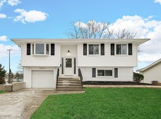 1021 Bradford Ln, Schaumburg, IL 60193