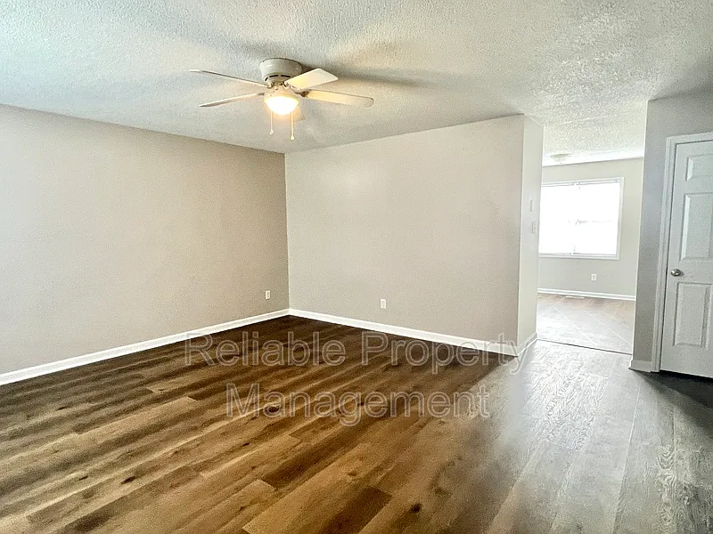 3 bed, 2.0 bath, 1197 sqft, $1,650 — Photo 2