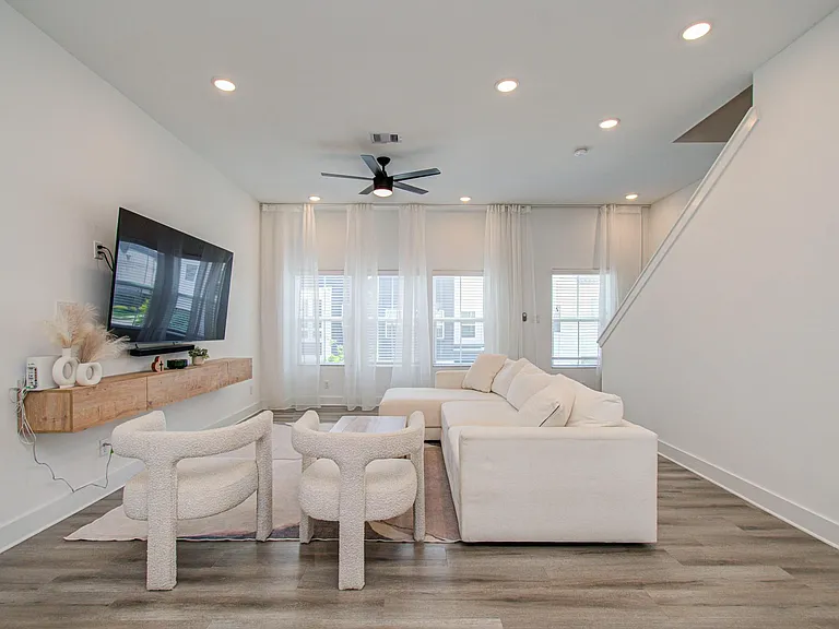 8325 Springwood Creek Ln — Photo 14