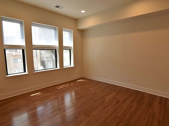 2nd image of 710 W Buckingham Pl #716-3