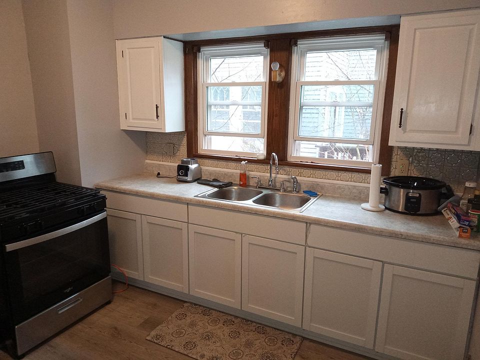 1st image of 825 Elmore Ave