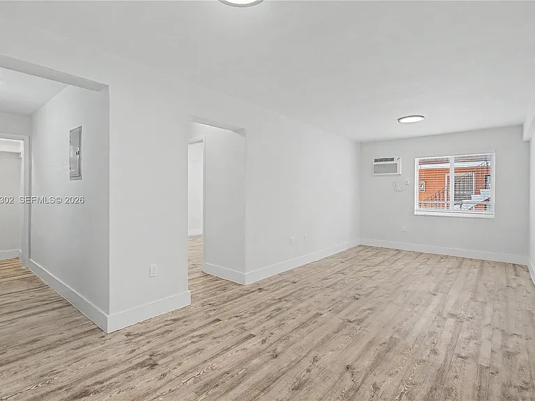 1245 SW 5th St #2 — Photo 3