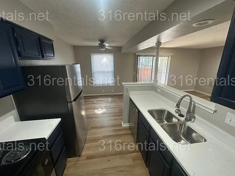 869 Nims St #1 — Photo 4