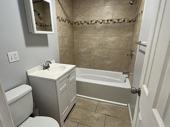 3rd image of 113 Morris St #3