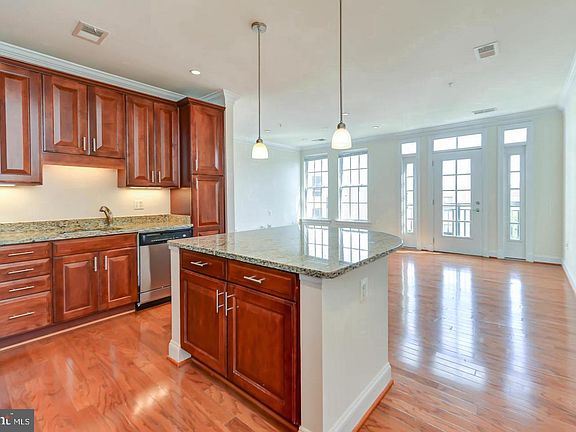 4th image of 1023 N Royal St Unit 405