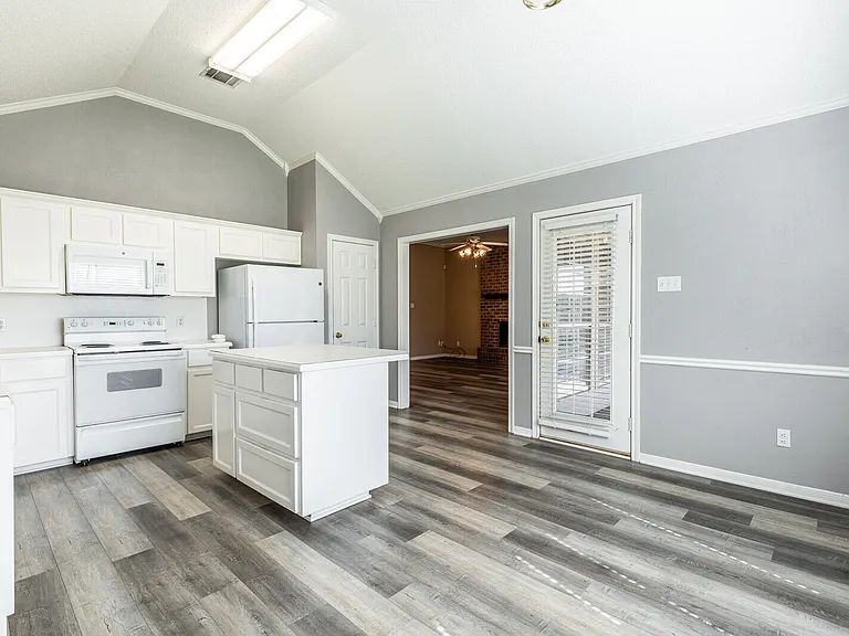 10312 Sierra West Dr — Photo 7