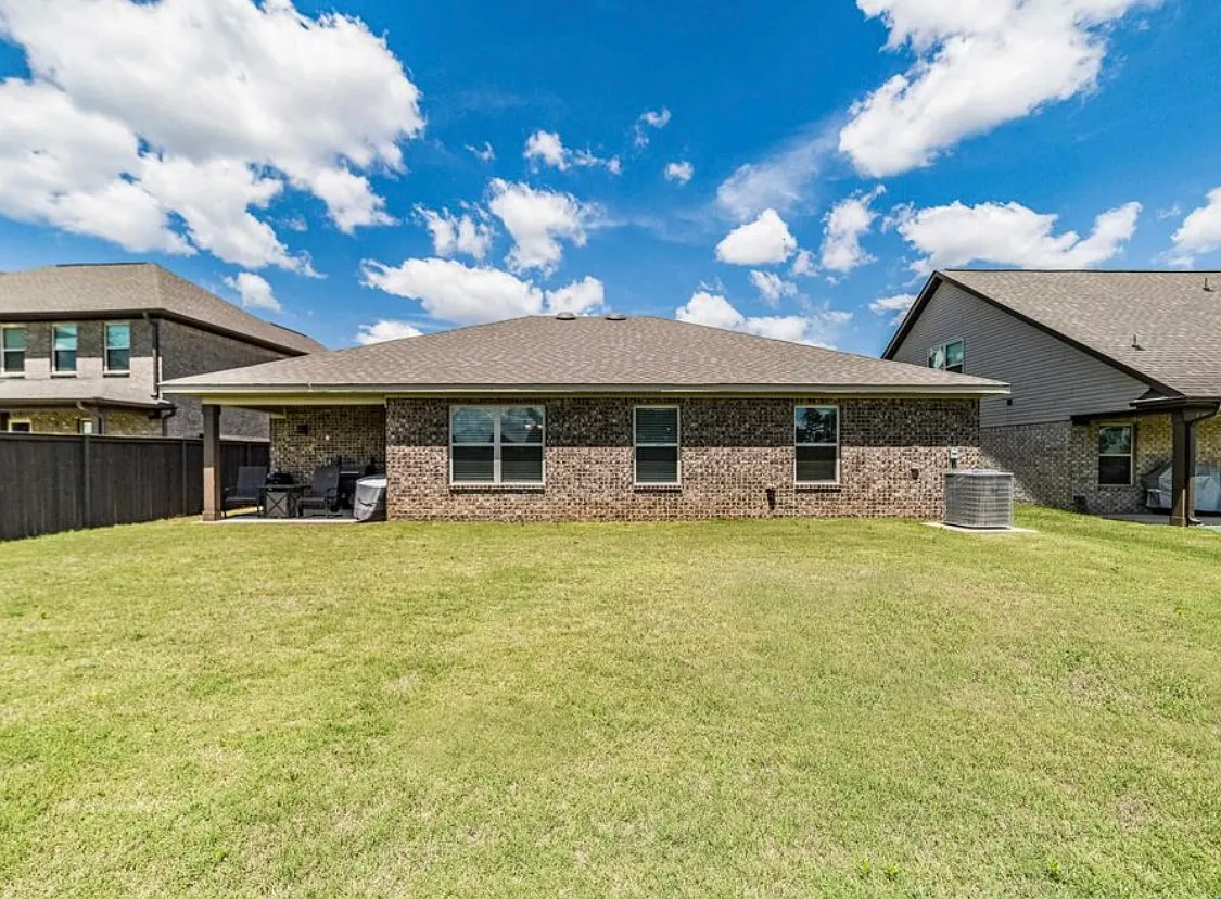 4 bed, 2107 sqft, $2,100 — Photo 4
