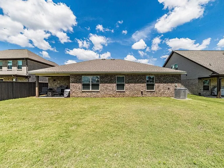 212 Hydra Cir — Photo 4