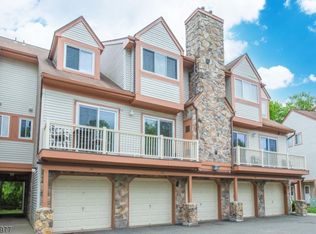 151 Woods Edge Dr, Succasunna, NJ 07876
