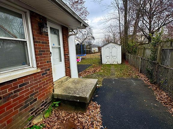 3rd image of 2457 Woodhill Dr