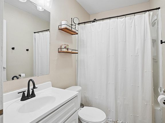5th image of 1652 Bertch Ave