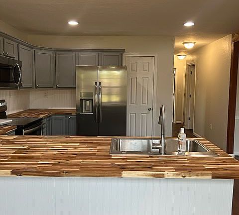 4th image of 310 Margaret Ave
