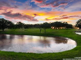 122 Big Oak Ln, La Vernia, TX 78121