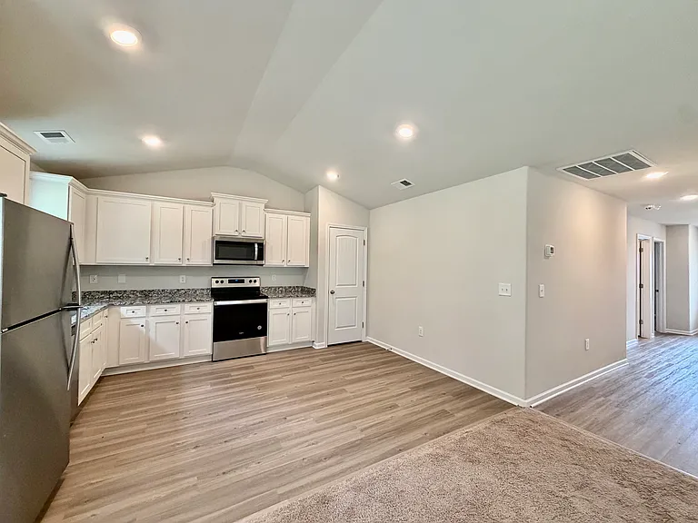 3118 Maple Ridge Dr — Photo 7
