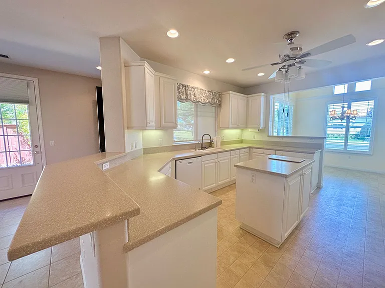 2653 Traditions Loop — Photo 12