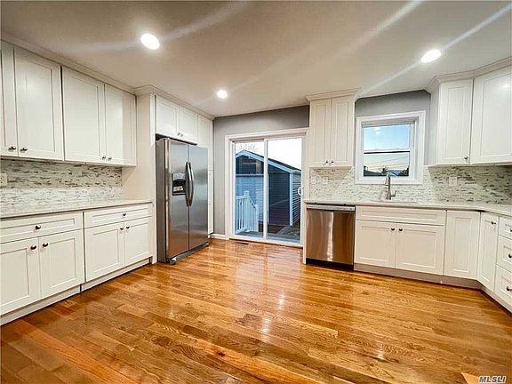 3rd image of 21 Sunset Ave