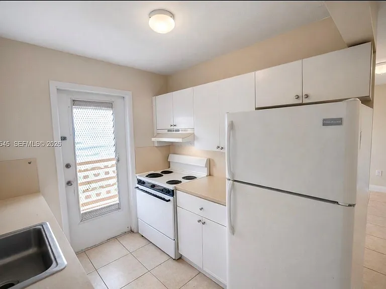 12275 NE 19th Ave #11 — Photo 1