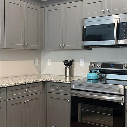 5th image of 329 Melody Ln NE