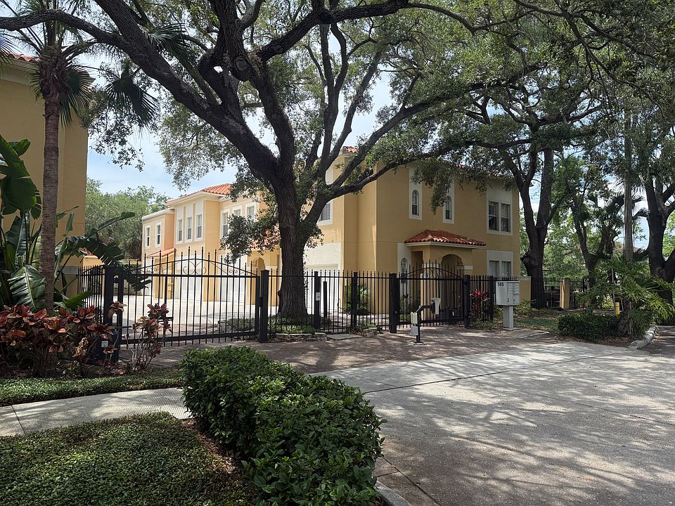 Quiet, gated-community in a low-traffic cul-de-sac