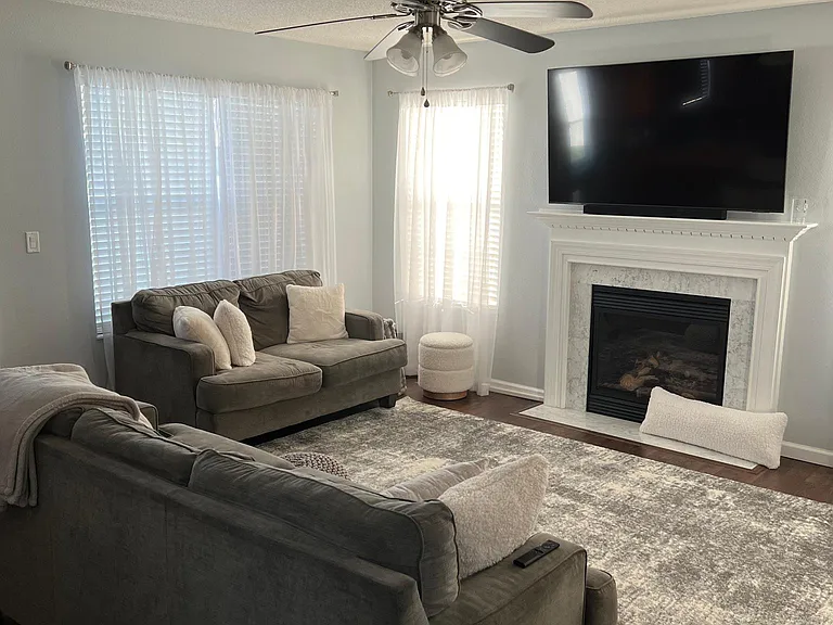 1191 Larkspur Dr — Photo 2