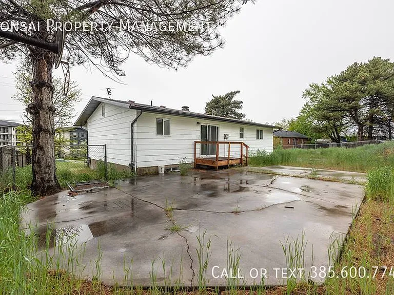 1641 Sandhill Rd — Photo 3