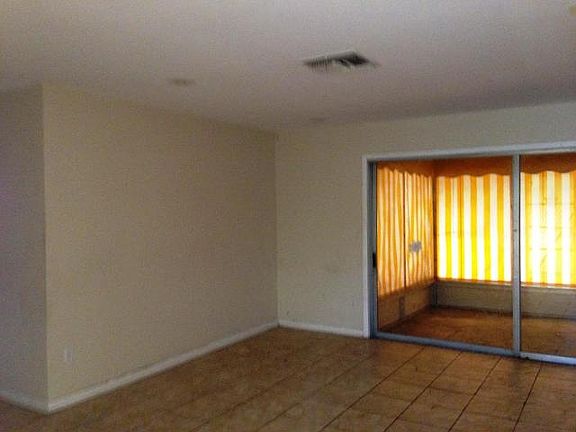 4th image of 787 Crescent Dr