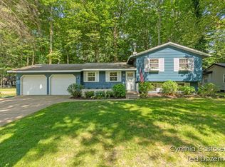 313 Greenwood Ave, Holland, MI