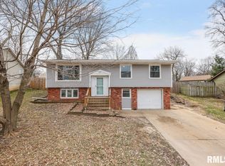 105 Dillon Rd, Marquette Heights, IL 61554