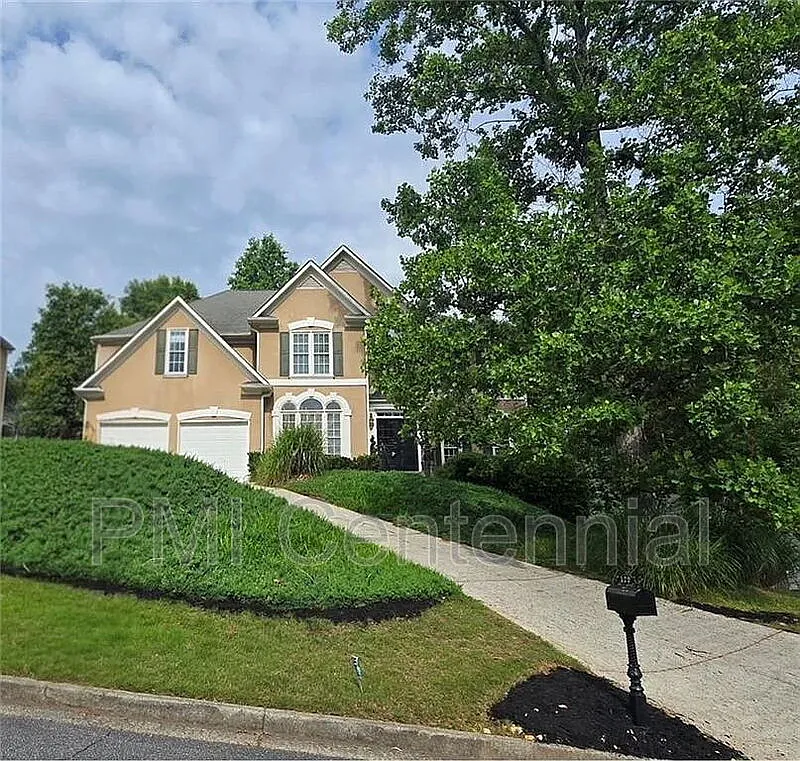 6 bed, 4.0 bath, 3198 sqft, $3,995 — Photo 4