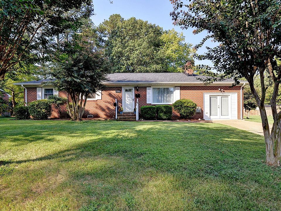 1st image of 10 Camelot Ct
