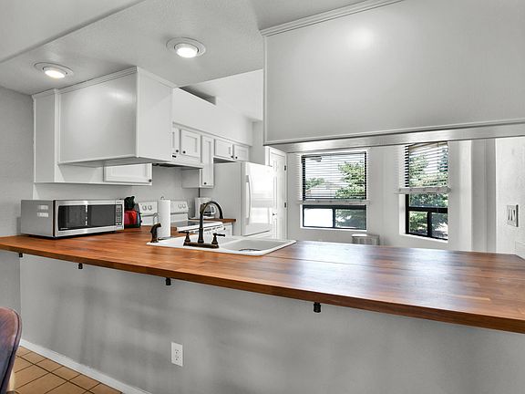 3rd image of 3884 N Dale Dr