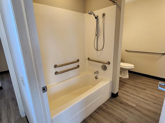 4th image of 206 Nicholas Dr #A