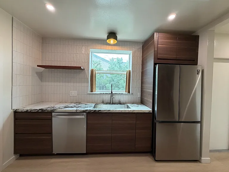 624 W Howard St #A — Photo 6