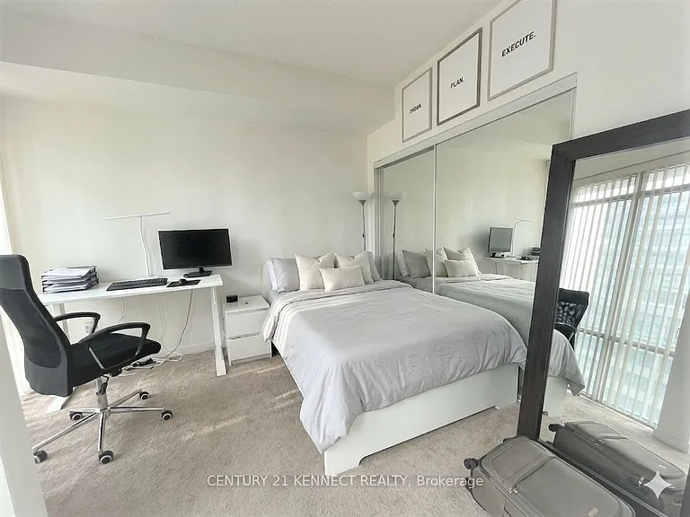 832 Bay St #608 — Photo 4