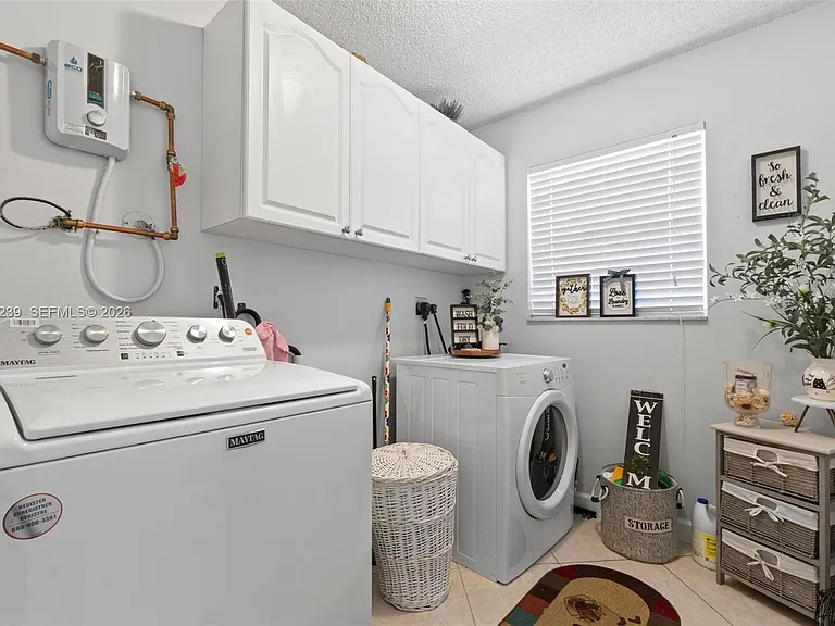 14012 SW 38th Ter — Photo 36