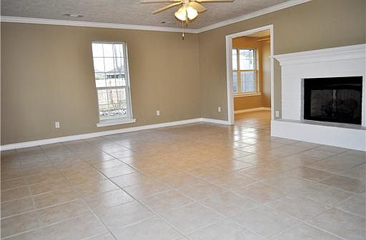 4th image of 1401 Fincastle Loop