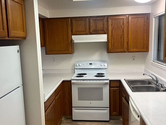 4th image of 720 Sunrise Ave APT 18