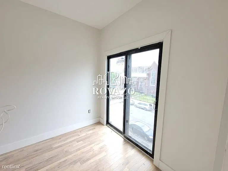 15 Heller Pkwy #3 — photo 6 of 9