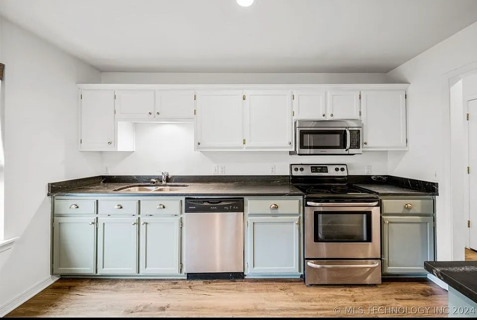 1204 W Jackson Ct — Photo 3