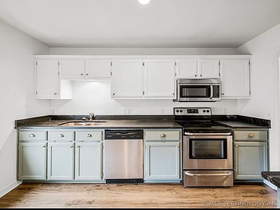 3rd image of 1204 W Jackson Ct