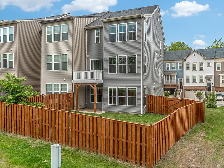 33 Shepherds Hook Way — Photo 2