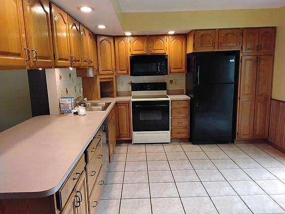 4th image of 237 E Elm St