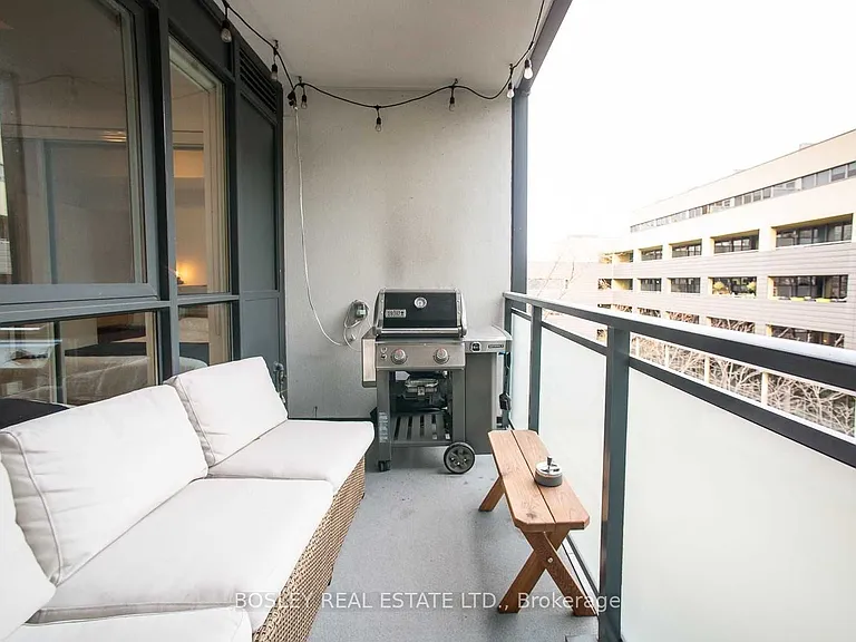 38 Howard Park Ave #528 — Photo 10