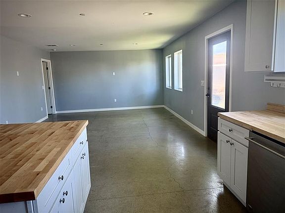 4th image of 21942 Nordhoff St
