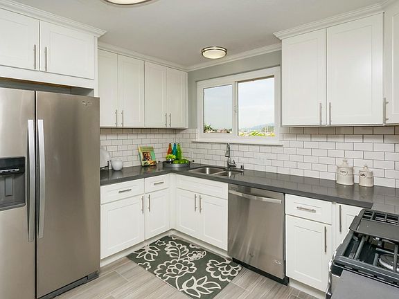 3rd image of 352 King Dr