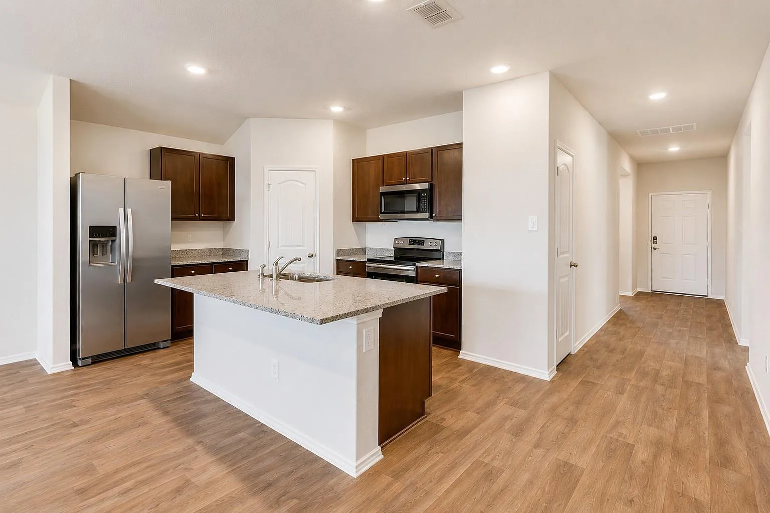 4 bed, 2.0 bath, 1832 sqft, $1,795 — Photo 4
