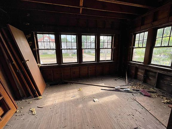 5th image of 601 College Ave