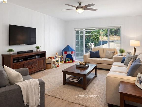 4th image of 319 N San Pedro Rd