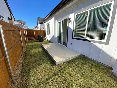 Falcon Ln — Photo 25