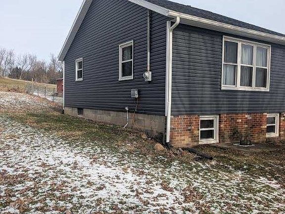 3rd image of 3915 Orchardview Dr SE